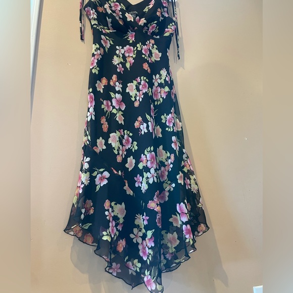 Floral Midi Dress - Picture 2 of 4